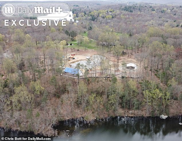 The compound is surrounded by lots of natural beauty and will overlook Lake Oscaleta