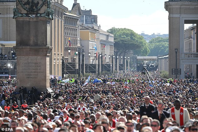 Hundreds of thousands of mourners turned out to the funeral service, cramming into the square and surrounding streets