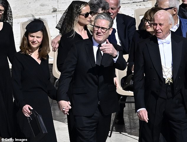 British Prime Minister Keir Starmer and his wife Victoria Starmer (L) arrive at the funeral