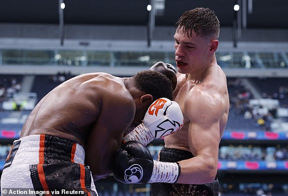 Boxing - Chris Billam-Smith v Brandon Glanton - Tottenham Hotspur Stadium, London, Britain - April 26, 2025 Chris Billam-Smith in action with Brandon Glanton during their cruiserweight fight Action Images via Reuters/Andrew Couldridge