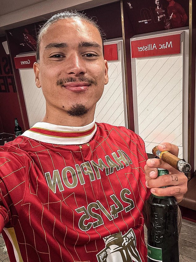 Darwin Nunez shared a selfie of himself clutching a bottle of beer and a large cigar