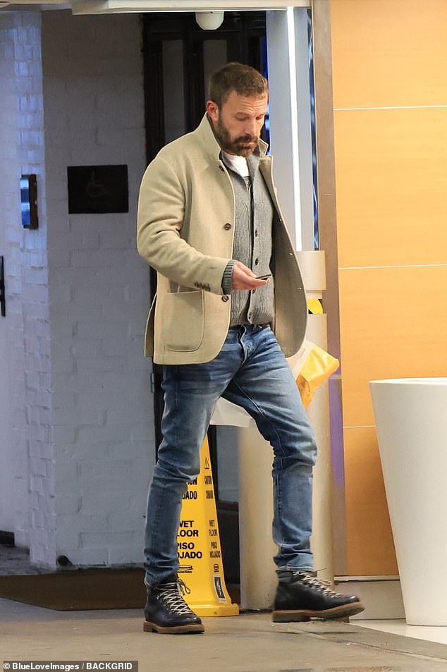 Affleck, 52, who settled his split from Lopez , 55, earlier this year, wore a beige coat over a gray vest over a white T-shirt with denim blue jeans and black shoes