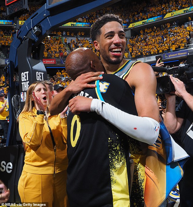 Tyrese Haliburton #0 of the Indiana Pacers celebrates with his father, John Haliburton