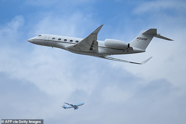 A Gulfstream G650 private jet takes off from Los Angeles International Airport (file photo)