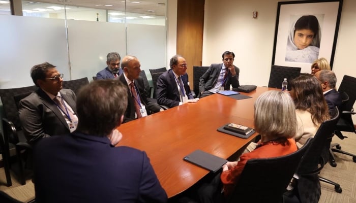 Federal Minister for Finance and Revenue Senator Muhammad Aurangzeb (centre) meets with the commercial team of Moodys during the IMF-World Bank Spring Meetings in Washington, DC, US. — PID/File