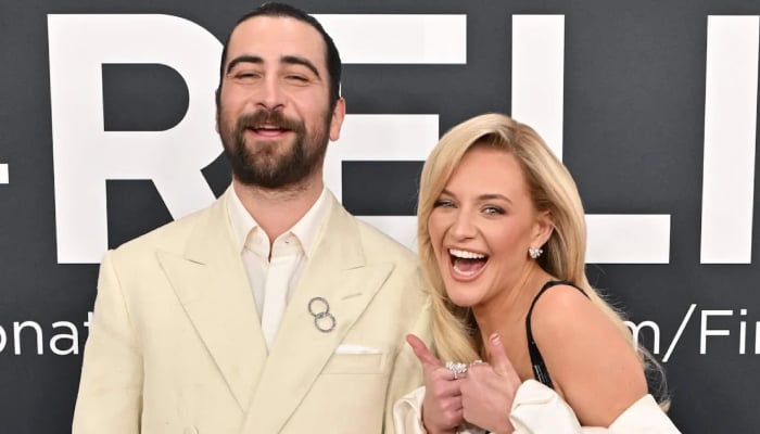 Noah Kahan and Kelsea Ballerini spotted on double date together