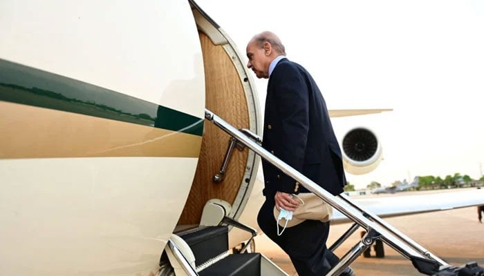 Prime Minister Shehbaz Sharif boarding a PAF plane as he leaves for Turkey. — Twitter/@PakPMO