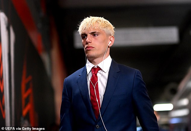 Garnacho arrives at the San Mames stadium, knowing he will only contribute off the bench