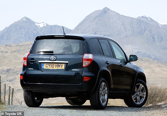 This version of Toyota's popular SUV debuted a new all-wheel drive system with an electronically controlled coupling that operated automatically, according to the vehicle’s speed, throttle operation, steering angle and G-forces