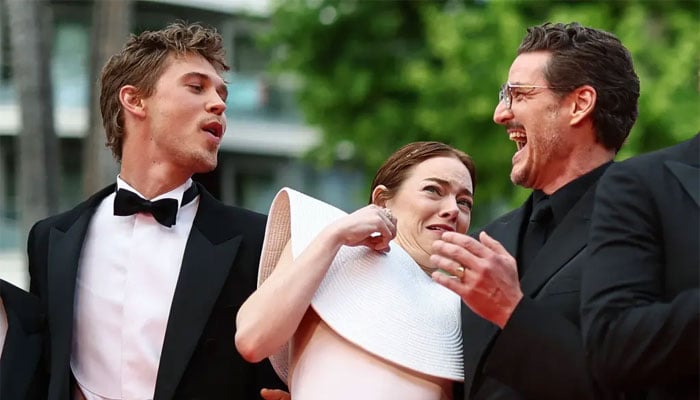Austin Butler, Pedro Pascal jump to protect Emma Stone from major mishap