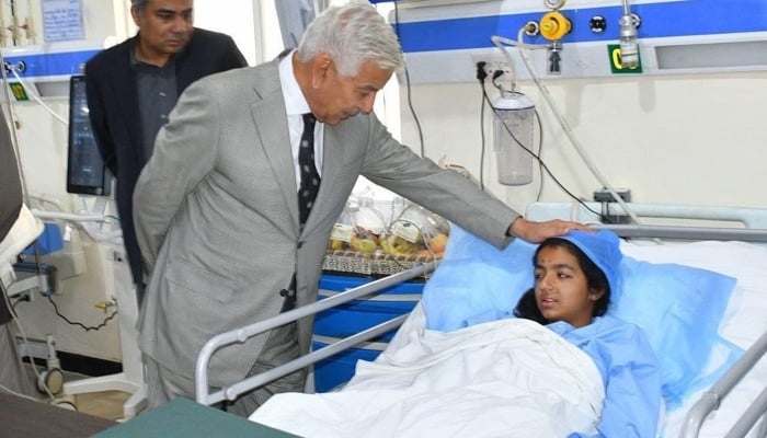 Federal Defence Minister Khawaja Asif inquires after an injured at a hospital in Quetta on May 21, 2025. — Facebook/@khawajaAsifofficial