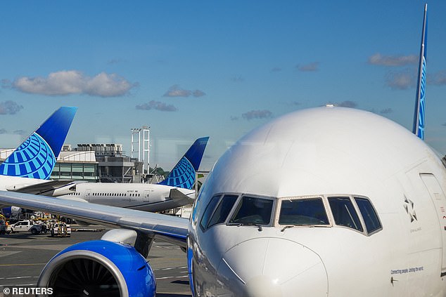 Radar screens at New Jersey's Newark Liberty International Airport went dark early Friday morning at 3:55am ET. It was the second momentary blackout in 2 weeks at the airport