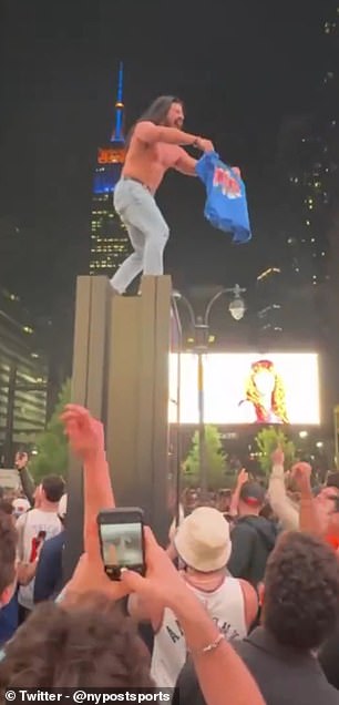 Fan atop a sign on Seventh Avenue