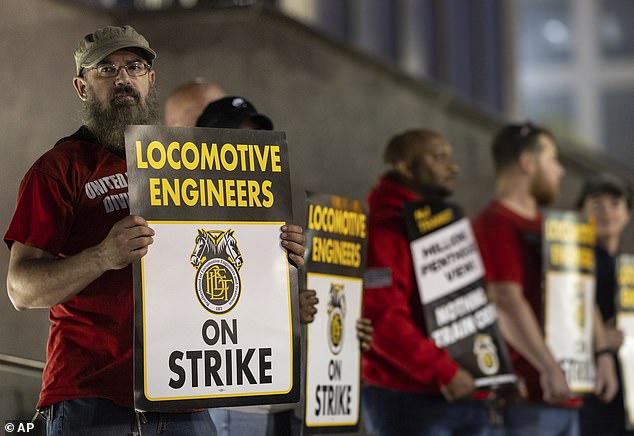 Union members from the Brotherhood of Locomotive Engineers and Trainmen form a picket line outside the NJ Transit Headquarters in Newark early Friday morning