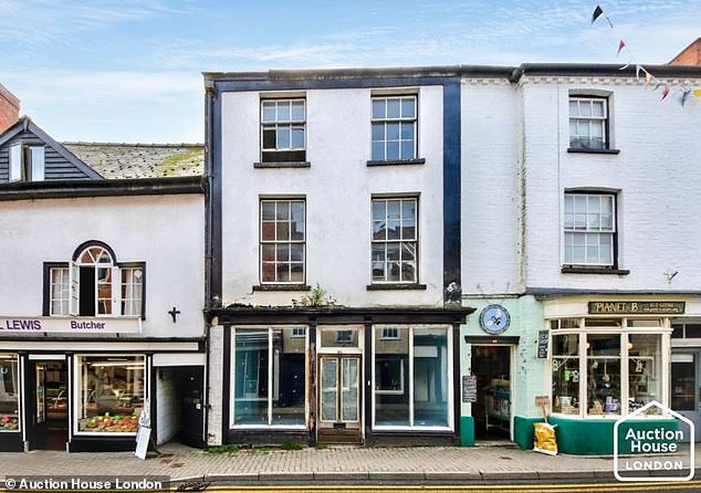 Opportunity: The building comprises a shop as well as a large split-level flat above