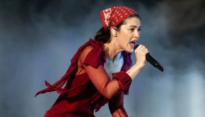 Gracie Abrams surprises crowd with unreleased song at Glastonbury