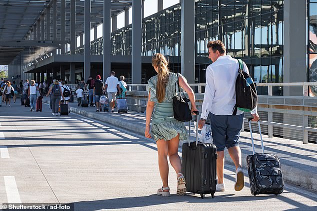Instead of opting for a 'super expensive' direct route, travellers could find a flight that's London to Chicago with a change in New York. Chelsea says that the passenger would then get off in New York and exit the airport, instead of waiting for the flight to Chicago