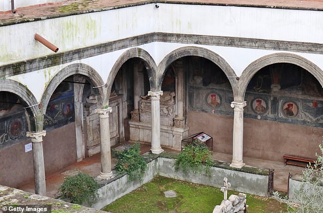 The covered walkways around the small cloister, in the Church of Santa Maria La Nova are decorated with a series of fresco paintings.