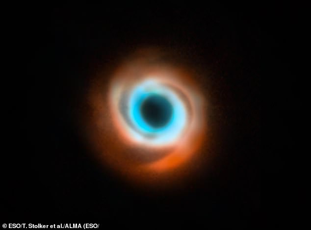 The star HD 135344B has a distinctive spiral pattern, which astronomers believe is caused by a young planet starting to disturb the cloud of gas and dust which spins around young stars