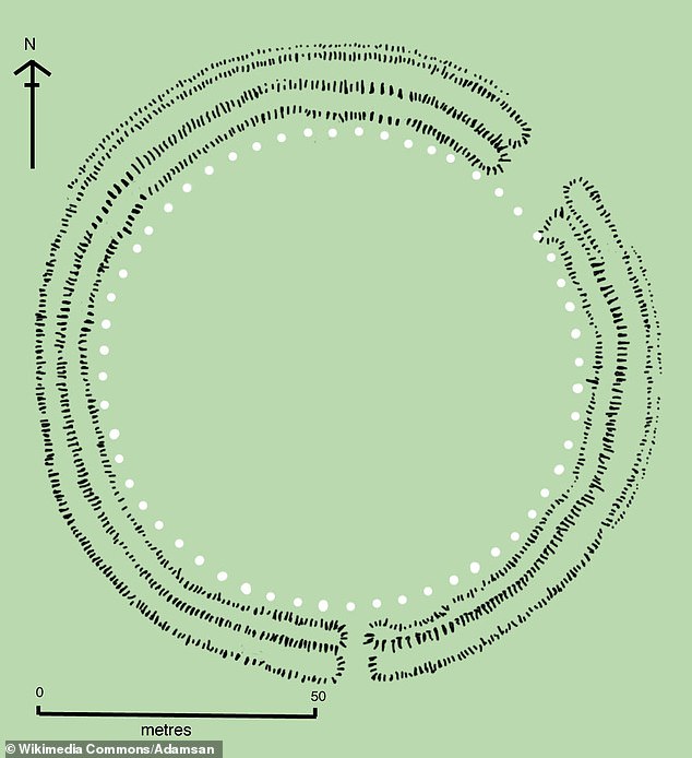 The earliest development at the site began in 3100 BC with a ring of ditches and holes in which the cremated remains of 150 individuals were found. Over the years, this arrangement was changed a number of times, and researchers don't know why