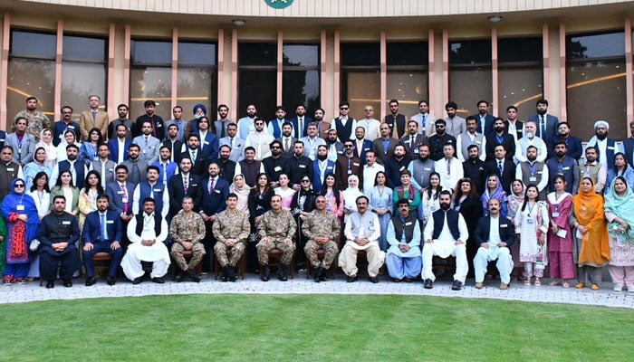 Field Marshal Asim Munir pictured in a group photo with the participants of  16th National Workshop in Balochistan. — ISPR