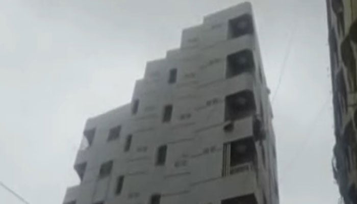 The multi-storey residential building in Lyaris Agra Tag area in Karachi. — Screengrab via Geo News