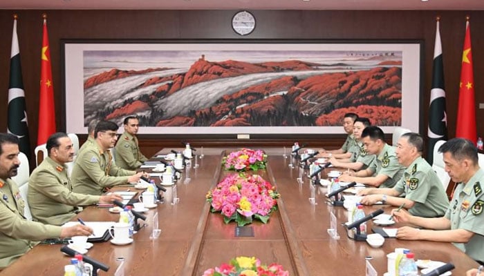 Pakistans military leadership (Left) meets People’s Liberation Army officials. — ISPR.