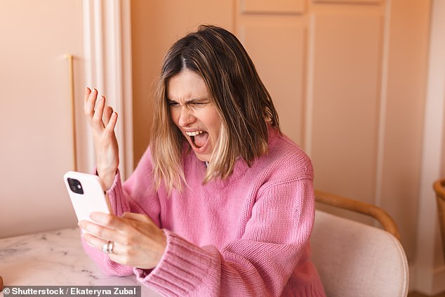 Many users are having issues logging into the app, while others say their News Feed is not loading