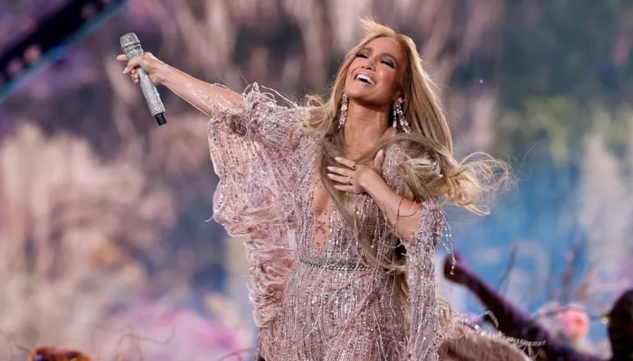 Jennifer Lopez disappoints her fans as she receives scathing criticism