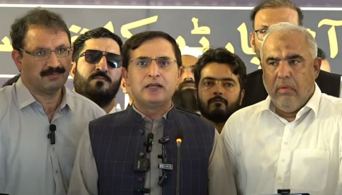 PTI Chairman Gohar Khan (centre) addresses an emergency press conference in Islamabad on July 31, 2025. — Screengrab via Geo News