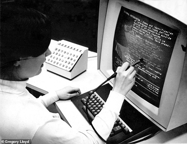 The memex design was thought to have inspired the American inventors Ted Nelson and Douglas Engelbart, who in the 1960s independently developed hypertext systems (like this one pictured)