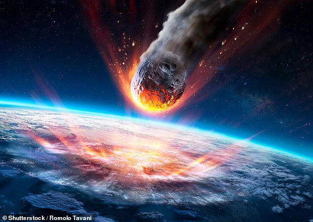 Comets in varying sizes - from ¿Great Pyramid-sized to city-sized¿ hit all across Earth, Hancock believes