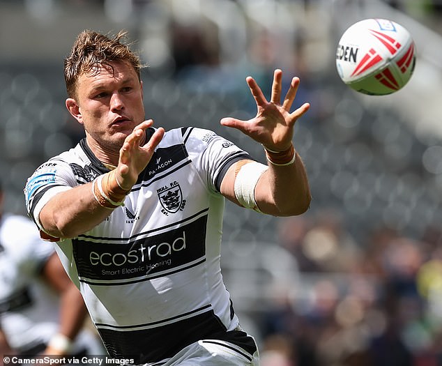 Knight inked a 12-month extension with Hull FC in July, but the prop is believed to have urged his management to seek a deal back home