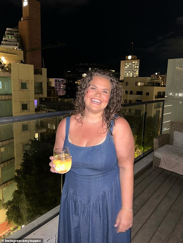 Amy is continuing to display her results and looked nothing short of incredible in a stylish blue denim dress while posing up a storm on her hotel balcony