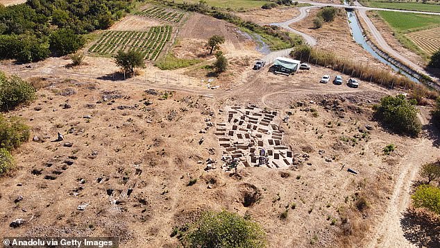 Archaeologists now believe the newly discovered necropolis may be the largest of its kind in Anatolia, featuring rock-cut, trough-shaped tombs that showcase the ingenuity of ancient builders in using the natural travertine formations