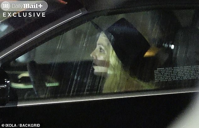 Spears' drive, some five miles down a highway to her Thousand Oaks mansion, quickly turned perilous