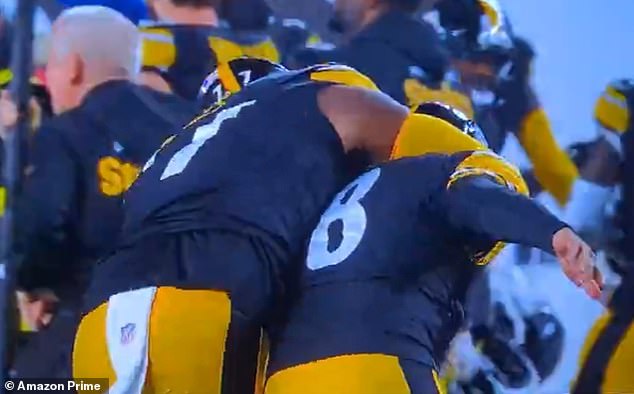 Broderick Jones jumped on Aaron Rodgers' back, sending his quarterback crashing to the floor