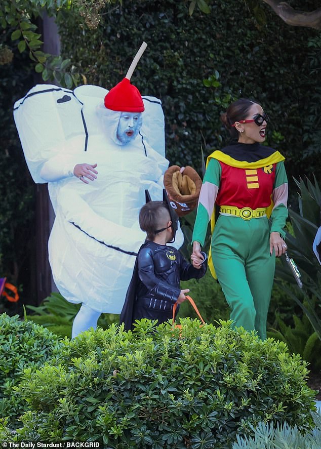 The lifelong actor appeared to be in the spirit of the holiday, as he appeared to be having fun talking to his son