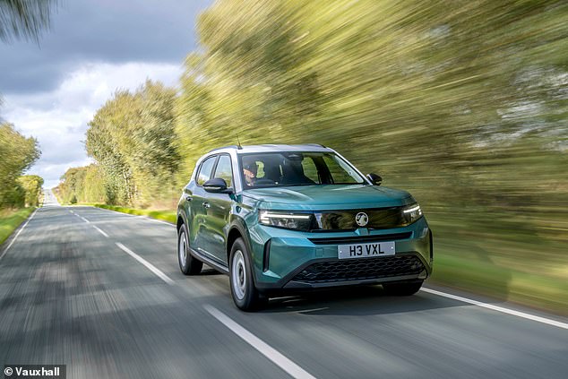 It’s certainly sprightly enough for a car in this class, with its 230Nm of torque helping the more potent hybrid accelerate to 62mph in 9 seconds from a standing start. But it does make a racket doing so