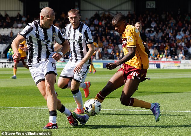 St Mirren and Motherwell played out a goalless draw in Paisley at the start of this season