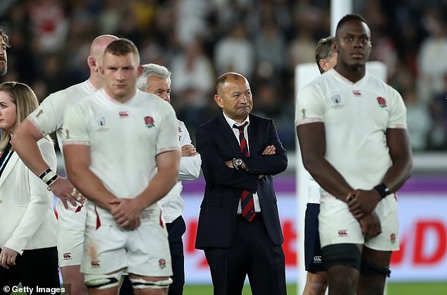 The Australian (flanked by Sam Underhill and Maro Itoje) looks dejected after falling at the final hurdle against South Africa at the 2019 World Cup in Japan