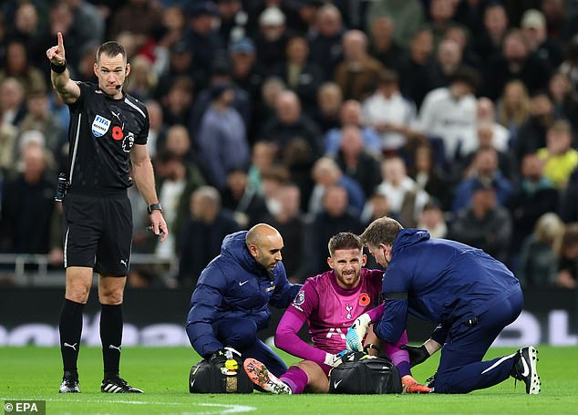 Guglielmo Vicario dropped down injured for unknown reasons while Frank chatted to the team