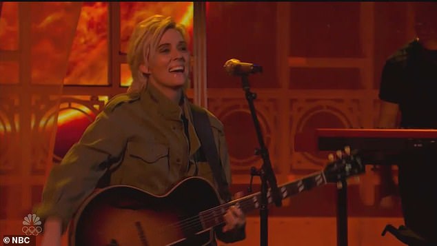 Carlile sported a green army jacket as she entertained the crowd