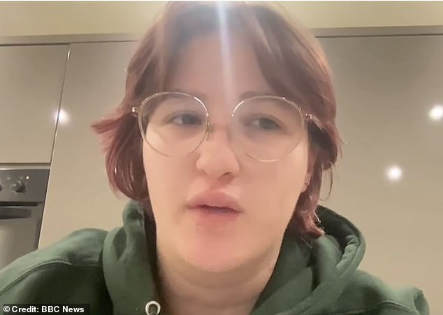 Wren Chambers, who was also onboard, told the BBC she heard shouting coming from a carriage or two down