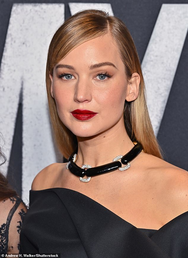 She showed off her flawless glam