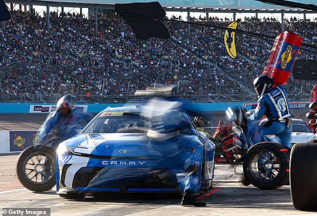 Hamlin pits during the NASCAR Cup Series Championship at Phoenix Raceway