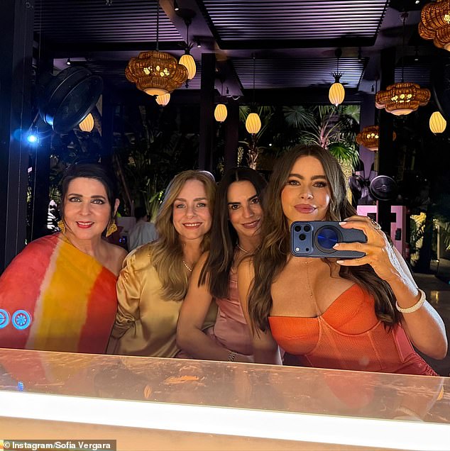 Here the Hollywood veteran took a mirror selfie with her photogenic pals