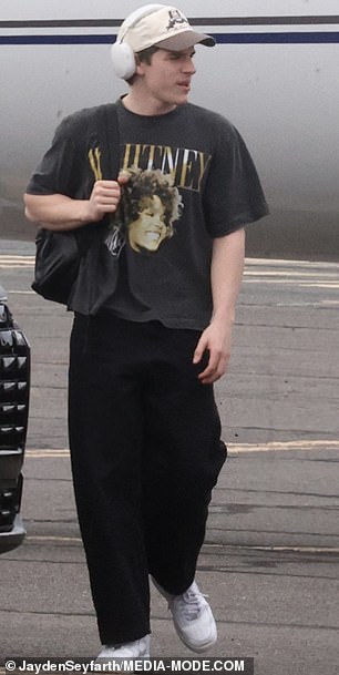 The pop superstar was not alone for the flight, either. He was joined by his twin boys Valentino and Matteo, 17