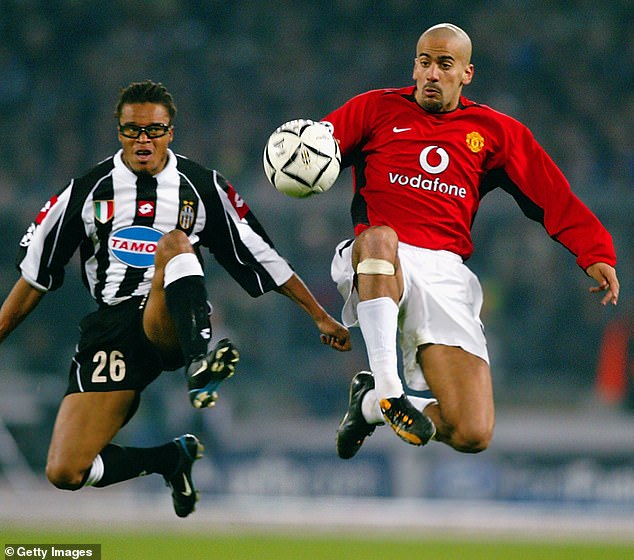 Juan Sebastian Veron (right) struggled to flourish at Manchester United despite his reputation