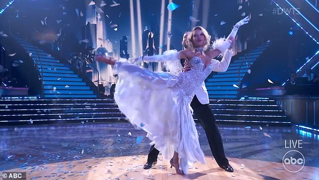 The show also featured Alix Earle and Val Chmerkovskiy performing a foxtrot to Singin' In The Rain